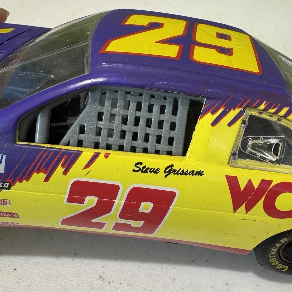 Racing Champions #29 Steve Grissom WCW World Champion Wrestling Diecast 1/18 Car